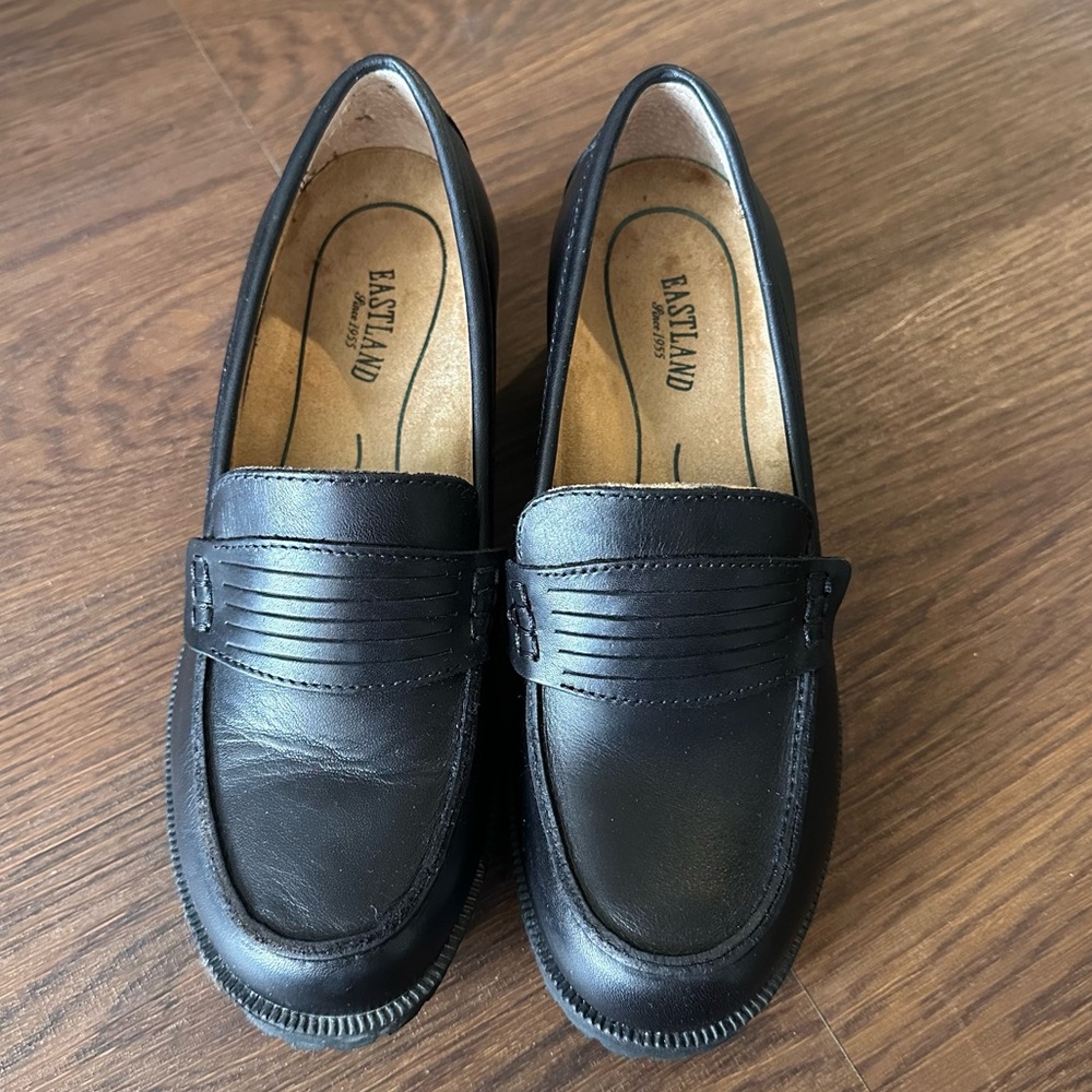 Eastland Newbury Heeled Loafers Size 8